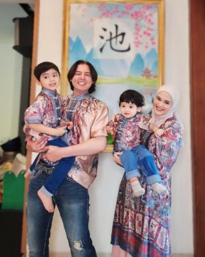 Cut Meyriska Instagram - Gong Xi Fa Cai, Xin nian kuai le🧧🧧

👚 @claire.ateliers 

#masyaallahtabarakallah 
#ShaquilleKailiDanuarta
#JourellKenzieDanuarta
#RogerChikaJourney