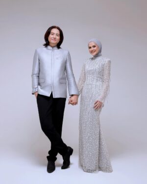 Cut Meyriska Instagram - I feel complete with you ☀️💙

Photographer & Team @aldosinarta @hanzhp @iamraffan @heri.pp
Fashion Stylist @gianinadebora
Makeup @victoria_makeupatelier
Hijabdo @awanisaw
Family outfit @gianinadeboraofficial
Loc @studioasa_

#masyaallahtabarakallah 
#RogerChikaJourney