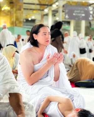 Cut Meyriska Instagram - MasyaAllah diberikan kesempatan untuk mengunjungi Rumah mu Ya’Allah 🤲🏻
Berikan lah Kami Semua Kesehatan dan Lindungi Kami Selalu Ya’Allah 🤲🏻

Semoga Semua yang Ingin Ke RumahMu dimudahkan dan dilancarkan Ya’Allah 🤲🏻
Aamiin 🤲🏻

@hananiagroup.id 

#masyaallahtabarakallah 
#Mekkah
#Umroh
#RogerChikaJourney