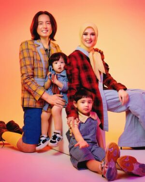 Cut Meyriska Instagram - 🧡💛💙🩷

Photographer & Team @aldosinarta @hanzhp @iamraffan @heri.pp
Makeup @victoria_makeupatelier
Hijabdo @awanisaw
Fashion Stylist @gianinadebora
Chika & Roger outfit @st.youngstudio
Shaquille & Jourell outfit @sabineandheem
Loc @studioasa_

#RogerChikaJourney