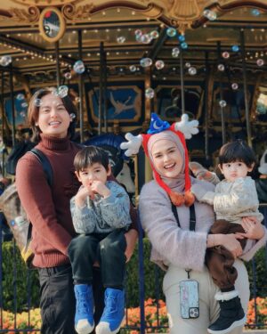 Cut Meyriska Instagram - It is the smile of a child, the love of a mother, the joy of a father, and the togetherness of a family 💙⭐️⭐️🌞

#masyaallahtabarakallah 
#ShaquilleKailiDanuarta
#JourellKenzieDanuarta
#RogerChikaJourney