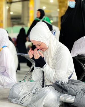 Cut Meyriska Instagram - MasyaAllah diberikan kesempatan untuk mengunjungi Rumah mu Ya’Allah 🤲🏻
Berikan lah Kami Semua Kesehatan dan Lindungi Kami Selalu Ya’Allah 🤲🏻

Semoga Semua yang Ingin Ke RumahMu dimudahkan dan dilancarkan Ya’Allah 🤲🏻
Aamiin 🤲🏻

@hananiagroup.id 

#masyaallahtabarakallah 
#Mekkah
#Umroh
#RogerChikaJourney