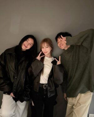 Cyndi Wang Instagram - 忙裡偷閒的小聚🍣🥢
好朋友在一起，怎麼樣都開心🥳

#見面吧就現在