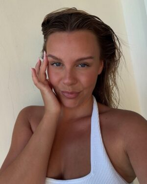 Dagi Bee Instagram - Bei so viel Liebe hat es einen Platz im Feed verdient <3 ( & können wir bitte darüber reden, dass die After Beach Showers, die besten Showers der Welt sind ? 🌞)