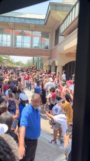 Dawn Staley Instagram - Gamecockwbb FAMs are truly special. Thank you is not enough.  One love!