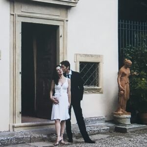 Debi Mazar Instagram - Married 23 years today!❤️
Wish we were on one of those fabulous @belmond  trains from Toscana to Paris 🚂 
But ,given the weather , happy to stay home with you & have a dish of amatriciana by the fireplace❤️ 
Love you @thetuscangun 💋
