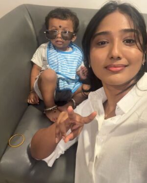 Deepika Venkatachalam Instagram - Hi from 📍 @geezsquad2.0 ,our second veedu lately. Here is a series of photos and videos that are proof of living matters to us. Spent a good 4 hours around kids, a variety of them helping me forget, time is passing.
And again, a little reminder to being the recipient of selfless love from these babies who will probably forget my face but won’t forget that woman who was dancing with smiles to make sure they stop crying. 😌🥹

Adhavadhu naan dance aadi oru papa aluradha stop pannirku na? Enna artham? The love I keep wanting keeps coming la? Here’s prooof :P🎀 

And On the way back home, all my dreams when it comes to girl education rushed through my mind and heart. Inum pannanumm, neriya pannanum, niruthama pannanum. I felt the same feeling of content even that day, ipo 3 moonu per ah padikaveikrom, of course that’s within my potential. Aana it’s a big picture, right? 
I have to make the number 3 into 300, and then 3000 and grow and multiply. Every dream starts with a moment, so did this. Andha evening, andha conversation with Raja was a reminder to that dream of mine which will bring me nothing but love from kids. :’) 🧿

I hope I do my part in this, and reciprocate the love universe has placed inside me. 💌
.
#D