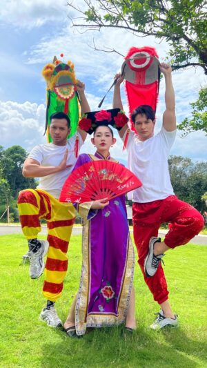 Devina Aureel Instagram - Temen ga perlu banyak, sedikit tapi ga rebutan angle aja udah cukup #SinetronLukaCinta