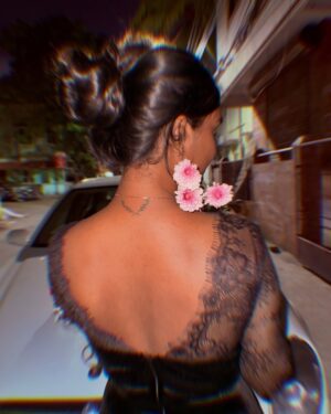 Dharshini Sambathkumar Instagram - In the world of color, she always chose black and silence 🖤  Not my car, aesthetic ah Iruku nu eduthen 🙈
.
.
#birthdayphotoshoot