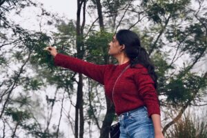 Dharshini Sambathkumar Instagram - Bad chapters can still create great stories.Wrong paths can still lead to right places.
Failed dreams can still create successful people. sometimes it takes losing yourself to find yourself 🌻