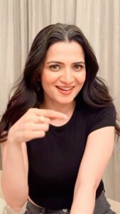 VJ Dhivyadharshini HD Photos and Wallpapers April 2025
