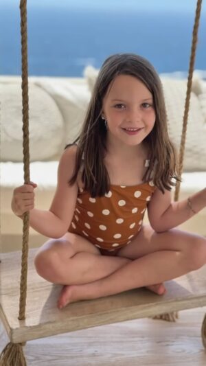 Diana Bolocco Instagram - Quiero que seas lo que elijas ser. Y que el mundo reconozca tu valor. Eres hermosa, eres perfecta, eres suficiente. Tú y todas las niñas del mundo. #8M #diainternacionaldelamujer