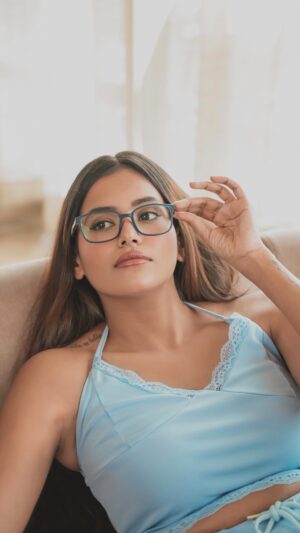Dimpi Sanghvi Instagram - If my content’s gotta flex, my glasses better keep up! 💁‍♀️🎥 From lipstick fails to editing crashes, life tests my patience daily—but at least @lenskart Twyst frames can handle the pressure.

#TwystThroughLife #LenskartTwyst #StayFlexible #DimpiSanghvi