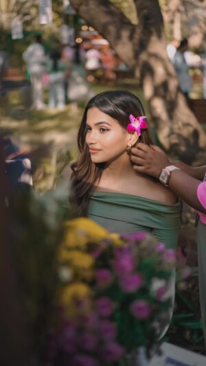 Dimpi Sanghvi Instagram - Spent the dreamiest day in Alibaug with @lovebeautyandplanet_in, unlocking 7 layers deep hydration 💧✨ From the Hydration Station to the magic of Pentavitin and that hibiscus-infused goodness—my hair is thriving while I was out there running on vibes 🌿♻️

Also, designing my own tote? A core memory unlocked 🛍️☁️

If your hair needs deep hydration, you know what to do! 

#dimpisanghvi #lovebeautyandplanet #BeautyAtNoHiddenCost

Dress from @savana