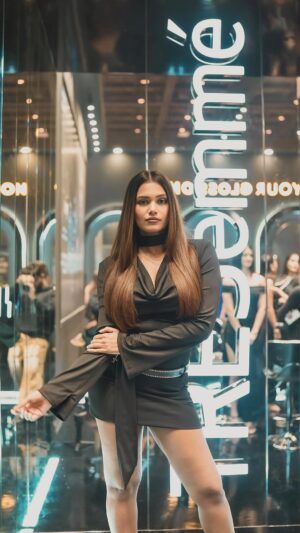 Dimpi Sanghvi Instagram - Straight hair without the heat? Yes, please! ✨ Got ready for the Lakmé Fashion Week at the TRESémme Silk Press Event 🌟

And my hair was runway-ready before I even got there! Sleek,straight, and oh-so-smooth without a straightener.

Experiencing it firsthand at the event just proved how effortless and effective it really is. Loved every bit of the launch and this game-changing range! Go and get yours now on Nykaa! 💖

@tresemmeindia @mynykaa

#AD #TRESémmeIndia #SilkPress #LakmeFashionWeek #SalonLikeHair