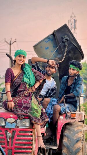 Divya Dharshini Instagram - Dang Dang 13yrs of 🕊️MANAMKOTHIPARAVAI🪽
.
With Thambissss @mr_darwin.official 
@villan_rocky_3861 🕺
.
#divya #love #trending #viral #dance #insta #new #réel #saree #manamkothiparavai #sk #fans #vibe #songs #traditional #trendingreels #2025 
#remake #thambis #dd #🖤