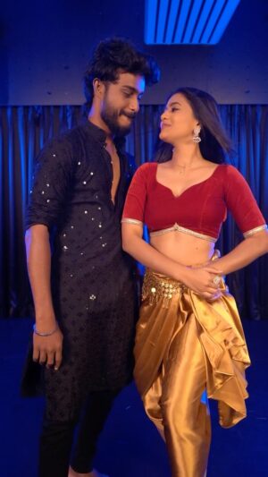 Divya Dharshini Instagram - Watchfully : #jaragandi 💃

@MusicThaman 🤩
@alwaysramcharan 🥰 @kiaraaliaadvani 😍 @prabhudevaofficial 😘 @saregamatelugu
.
Partner @__john_franklin_ ❤️ 
Reel choreo @sandysundar_360 🕺 
📸 @t_square._ 🤩
Mua @shrusti_makeover 😉

#gamechanger #ramcharan #kairaadvani #trending #megastar #dance #recreate .
#dance #trend #pair #vibe #dance #jaragandi #telugu #fans #new #partner #new #style #viral #🖤 #❤️