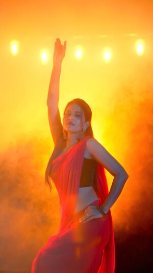 Divya Dharshini Instagram - Watchfully: Kakinada Kaja 🩷
.
@sonymusic_south 
@rollrida @subhashree.rayaguru @sameerabharadwaj 
.
Dancers : @ananth2303 @its_me_sk_dude_ 
Camera : @the.lensational 😁
.
#kakinadakaja #sonymusic #sonymusicsouth #kakinada 
#love #trending #viral #divya #saree #dance #réel #new #insta