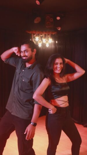 Divya Dharshini Instagram - Happy New Year 🥳🥳🥳🥳🥳
.
Artist @ursvinayakdesai 🕺
.
@actorvijay 🖤
@trishakrishnan 🖤
.
Mua @shrusti_makeover 
Cm : @i.hare_sh 
.
#🖤 #love #trending #viral #dance #divya #insta #vinayak #artist #new #réel #newyear #songs #2025 
#vibe #good #vijay #thrisha
