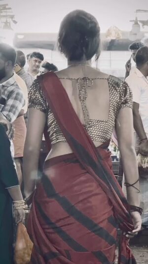 Divya Dharshini Instagram - Chennai Ponnu 🤫Dhooool 🥳
.
#vibewithme #love #trending #viral #divya #dance #insta #saree #new #🖤 #red #dhool #vibration #vikram #jothika #90s #divyadharshini