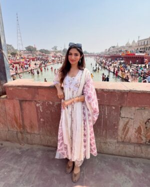 Donal Bisht Instagram - Went Ram Mandir too with family on the way back from MahaKumbh 🙏🏻 🌸 😇✨ what a beautiful journey from Saryu river to hanuman gadi to Ram mandir 🕉️ 

( phones were not allowed inside Ram mandir this time as it was high alert , maybe next time but the journey is imprinted in my heart & mind #divine 😌✨) 
(Later are some pics from Mahakumbh area too )

#ram #mandir #ayodhya #saryu #river #hanumangadi #rammandir #blessing #sprituality #god #family #visit #memory #mustvisit #landofgod #india #hinduism #in #pooja #best