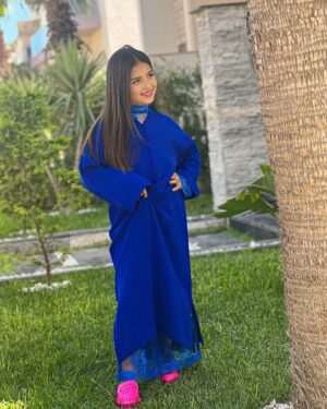 Dounia Batma Instagram - غزل كتقوليكم عيد مبارك سعيد كيجاتكم جليليبه ❤️

جلابة من عند المصممة الجميلة :

@bouchraelmarzouqy