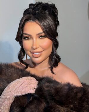 Dounia Batma Instagram - سلام حبايبي ….🤎 #ماشاءالله #دنيا_بطمه 
.
@souma__makeup 
@asmaa.hairstyle 
@negafa.soltana 
@dr.rita.lips 
@dr.bijarch_latifa