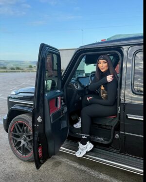 Dounia Batma Instagram - Hello …🖤