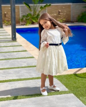 Dounia Batma Instagram - ❤️ ليلى روز 🌹 ماشاء الله 

Robe : @marielle_kids.ma