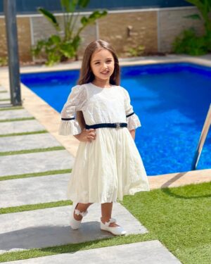 Dounia Batma Instagram - ❤️ ليلى روز 🌹 ماشاء الله 

Robe : @marielle_kids.ma