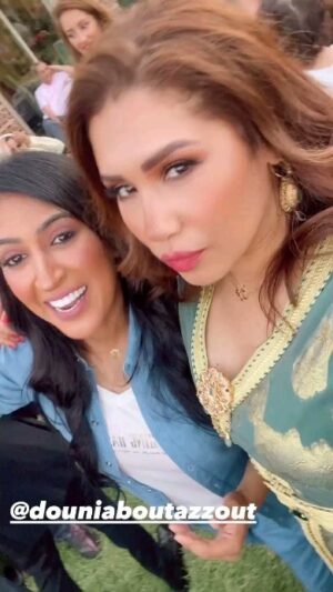 Dounia Boutazout Instagram - .
شوفي غيرو العزارة عطالله 😁