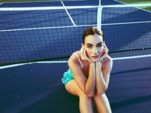 Ela Velden Instagram - I’ll see you in the green @alo 

Photo @mausinfiltro