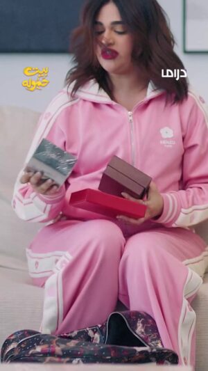 Elham Al Fadalah Instagram - من أيام بياع بياع 🤣 🤣 
 مسلسل #بيت_حموله يعرض الآن على  #MBCDrama
يومياً الساعة 4 مساء بتوقيت السعودية
#رمضان_يجمعنا
يعرض على #Shahid 

@elhamalfadalah
@layalidehrab
@shahdalyasen1
@shailasabt
@taif_6666
@ghrour.safar

‏