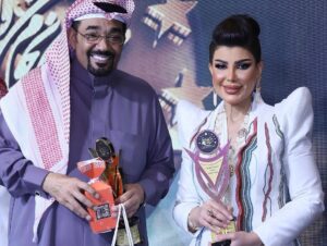 Elham Al Fadalah Instagram - الحمد لله رب العالمين 
تشرفت بتكريمي كشخصية مهرجان نجوم الفن والاعلام على مسيرتي الفنية ، والحمد لله مسلسلنا #بيت_حموله فاز بـ ٩ جوائز 🏆🥇

سعيدة بهذا النجاح وكل الشكر للقائميين على هذا المهرجان والف مبروك لنجوم #بيت_حموله 

شكراً لزوجي وسندي اللي دعمني وكان معاي بكل نجاحاتي والف مبروك ياحبيبي على تكريمك ❤️
@shehabaljowhar
