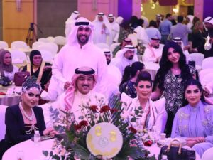 Elham Al Fadalah Instagram - الحمد لله رب العالمين 
تشرفت بتكريمي كشخصية مهرجان نجوم الفن والاعلام على مسيرتي الفنية ، والحمد لله مسلسلنا #بيت_حموله فاز بـ ٩ جوائز 🏆🥇

سعيدة بهذا النجاح وكل الشكر للقائميين على هذا المهرجان والف مبروك لنجوم #بيت_حموله 

شكراً لزوجي وسندي اللي دعمني وكان معاي بكل نجاحاتي والف مبروك ياحبيبي على تكريمك ❤️
@shehabaljowhar
