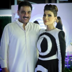 Elham Al Fadalah Instagram - وانتهت قصة #خواتي_غناتي 
شكرا لكل شخص تعب و ساهم في نجاح هذا العمل ✨

شكراً الكاتبه المبدعه
 #جميله_جمعه 
@jamilah.kwt 

والمخرج صانع النجوم
#سائد_الهواري 
@saedalhawwari 

وشكر خاص لزوجي ❤️
بمقام ابي و اخي وسندي و صديقي و رفيق دربي وقوتي على جهوده ووقفته معي لنجاح العمل عسى الله لا يحرمني من وجودك بدنيتي ❤️
#شهاب_جوهر @shehabaljowhar