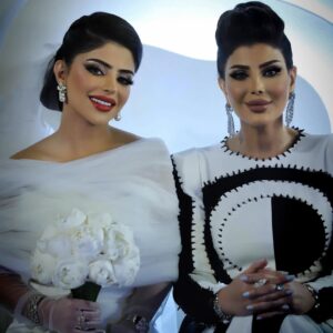 Elham Al Fadalah Instagram - وانتهت قصة #خواتي_غناتي 
شكرا لكل شخص تعب و ساهم في نجاح هذا العمل ✨

شكراً الكاتبه المبدعه
 #جميله_جمعه 
@jamilah.kwt 

والمخرج صانع النجوم
#سائد_الهواري 
@saedalhawwari 

وشكر خاص لزوجي ❤️
بمقام ابي و اخي وسندي و صديقي و رفيق دربي وقوتي على جهوده ووقفته معي لنجاح العمل عسى الله لا يحرمني من وجودك بدنيتي ❤️
#شهاب_جوهر @shehabaljowhar