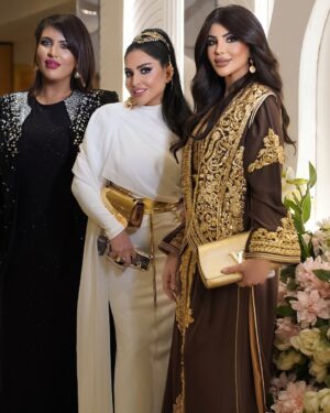 Elham Al Fadalah Instagram - تشرفت بحضور غبقة الشيخة #مريم_الصباح وسعدت بلقاء نخلبة من الفنانيين .. ينعاد علينا جميعاً بالصحة والعافية 🌙

القفطان المغربي من قفطان الماسة @kaftan_almasah 

#الهام_الفضاله #شهاب_جوهر #بيت_الحموله #رمضان_يجمعنا #غبقة #رمضان