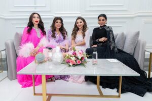Elham Al Fadalah Instagram - مقتطفات من حفل تدشين عطر الجميلة جورجينا بالتعاون مع لافيرن @laverneksa 

Thank you @georginagio for your invitation! It was a pleasure to meet you 💕

وفرصة جميلة جمعتني بأم حمود و د. خلود وريم عبدالله استانست بشوفتكم وايد 
@nohastyleicon @dr_kholodiii @reemtv1 

وشكراً للمصورة الجميلة امتثال ال مكتوم على الصور الحلوة مثلج @emtithal_almaktoum2 

بدلتي من براند @bronxandbanco خذيتها من محل @incanto_boutique 

وتسريحة شعري مع اللي ما استغني عنها بكل مناسباتي بالرياض جيسي @jessyhairstyle