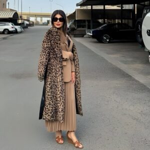 Elham Al Fadalah Instagram - هب البراد وزانت النفسية .. ويازين الشتا وهدومه 🧥
@shein_ar @sheinofficial 

استغلوا خصومات البلاك فرايدي اللي مسوينها شي ان على ملابس الشتا اللي نسبة الخصم فيها تصل الى 90% .. من كثر ما ملابسهم تينن احترت شنو اخذ وشنو اخلي .. فاخترت لكم هذه التنسيقات الشتوية الجميلة وارقام القطع مكتوبة تحت، وكود خصمي يخصم لكم خصم اضافي فوق خصومات البلاك فرايدي :

كود الخصم الاضافي: 
ELHAM

ارقام القطع:

842553
38649715
43157585
26757338
43411035
41942435

#SHEINblackfriday
#ad #الهام_الفضاله #winteroutfit