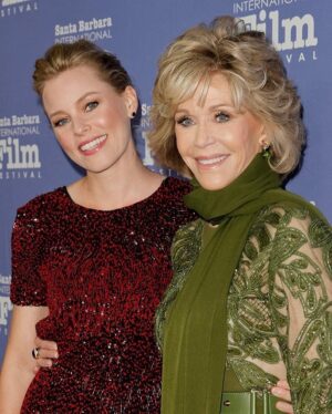 Elizabeth Banks Instagram - Celebrating all the fearless women who push the boundaries, make their voices heard, work their asses off, and show up for each other day in and day out. Happy International Women’s Day ❤️