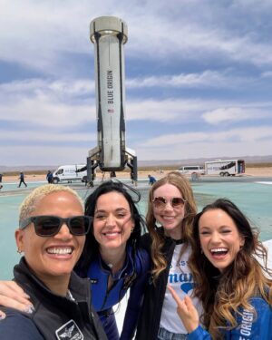 Emily Calandrelli Instagram - She did it 💗

@amandangocnguyen put her astronaut dreams on hold so that she could rewrite laws to protect sexual assault survivors like herself. I met her 11 years ago at NASA and know she’s worked incredibly hard to earn this dream of hers. 

Check out her page to learn the science she brought up with her during flight! 

So proud of her!