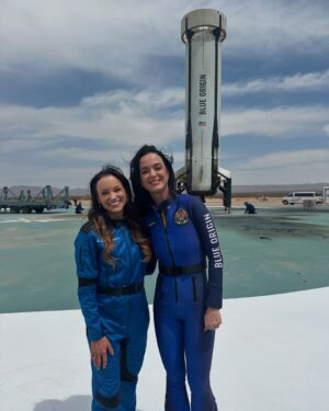 Emily Calandrelli Instagram - She did it 💗

@amandangocnguyen put her astronaut dreams on hold so that she could rewrite laws to protect sexual assault survivors like herself. I met her 11 years ago at NASA and know she’s worked incredibly hard to earn this dream of hers. 

Check out her page to learn the science she brought up with her during flight! 

So proud of her!