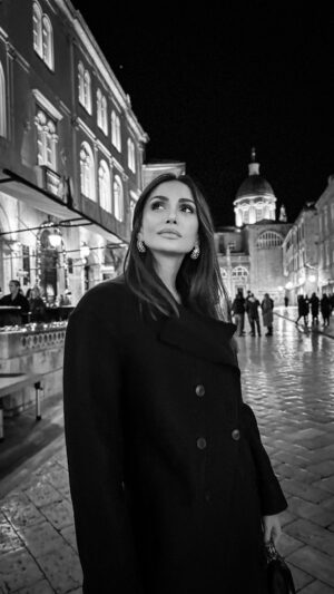 Emina Jahović Instagram - I am trying to write this message of resolution for you since 30 minutes but I understood that the only thing I should have tell you is … Beeeeeee Happy on Healthiest way… Be loving, Be kind… Dream, Joy, Dance… BE FINALLY YOU… 
Time Flies… Happy NY♥️ to All 
I do love you