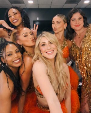 Emma Slater Instagram - Ready for Ilona?!!! It’s @ilonamaher’s first show on #DWTS tour and I’m ready to watch this Femininomenon 🤩🔥🔥🔥🔥🔥☄️💥💥💥💥 (photo 4 serve @daniellakaragach)