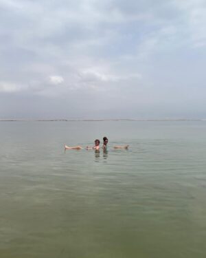 Emmanuelle Chriqui Instagram - Another day another adventure.. after incredible 2 day wedding celebrations this was the perfect way to detox and chill.. A proper 30 min soak in the Dead Sea- the lowest point in the world and and one of the 7 wonders of the world, followed by slathering ourselves in mineral rich mud to continue the detoxification.. then a nap in the car on the way back to Tel Aviv. SO. MUCH. YES 🙏🏽🙏🏽🙏🏽❤️