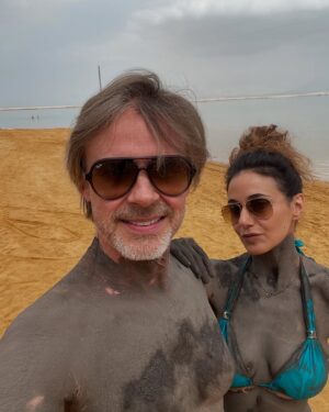 Emmanuelle Chriqui Instagram - Another day another adventure.. after incredible 2 day wedding celebrations this was the perfect way to detox and chill.. A proper 30 min soak in the Dead Sea- the lowest point in the world and and one of the 7 wonders of the world, followed by slathering ourselves in mineral rich mud to continue the detoxification.. then a nap in the car on the way back to Tel Aviv. SO. MUCH. YES 🙏🏽🙏🏽🙏🏽❤️