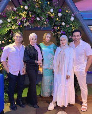 Erra Fazira Instagram - Exquisite cuisine shared with remarkable souls, in an atmosphere that elevates the spirit. 

Alhamdulillah tq Allah s.w.t for these countless blessings.❤️