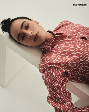 Esmeralda Pimentel Instagram - En un mundo en el que los estándares de belleza nos han inculcado ideas erróneas sobre cómo debemos vernos y comportarnos, @esmepimentel convierte el miedo en un aliado, siendo fiel a sus propios ideales, los cuales busca transmitir a través de sus proyectos. 

De la mano de la colección Atelier de @tousjewelry, la actriz llega a Marie Claire México para compartir ese brillo que tanto la caracteriza y que ha dejado en papeles como el de Isabela en “La Bella y las Bestias”, uno de los que más se ha quedado en su corazón. ✨

#EsmeraldaPimentelEsMarieClaire

Lee la entrevista completa en nuestra edición impresa febrero 2025 y en nuestro sitio web marieclaire.com.mx 

Créditos:
Director Editorial: @gerardangulo
Fotografía: @fffffiona___ 
Realización: @sergio.valenzuelach 
MUAH: @karianamua
Asistentes de moda: @michortizand y @vanecl.__ 
Producción: @_yulietd
Entrevista: @ximenalarram
Locación: @squash73