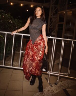 Eva Celia Instagram - Adding more red to my fits 🐞